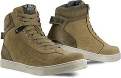 Botas de moto: ¿mejor con refuerzo en el cambio o sin él?
