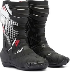 Momento ideal para cambiar las botas de moto con protección de espinilla