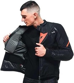 ¿Cuáles son los Requisitos Legales para Usar Chaquetas con Airbag en Moto?